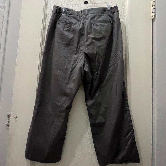 Van Heusen Stretch Gray Pants - Women’s size 12 - crop length - Picture 2 of 5